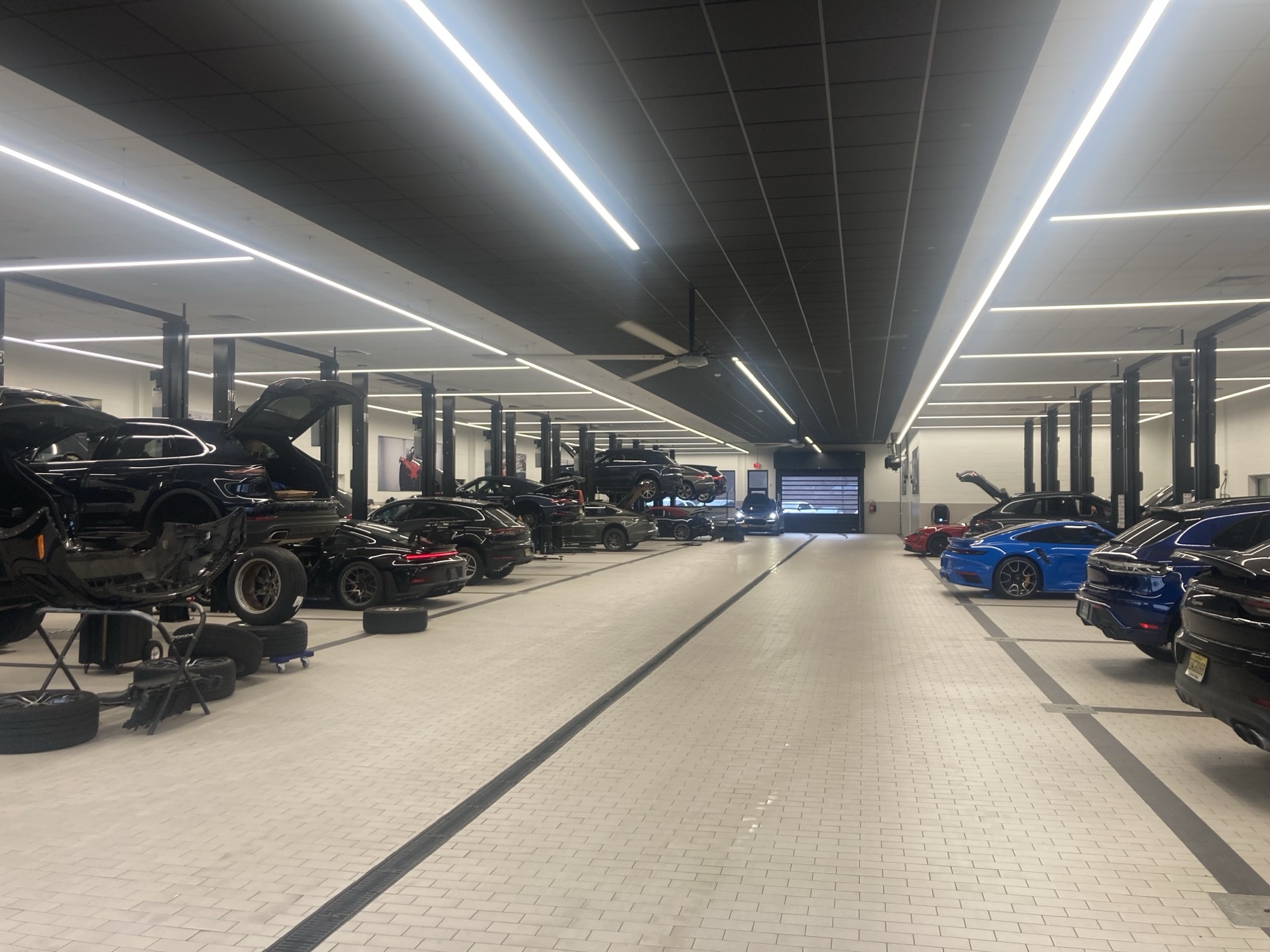 Porsche Servive garage
